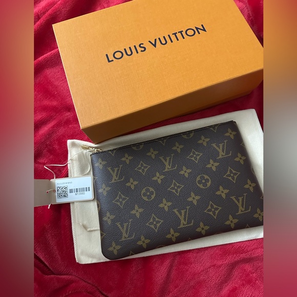 Louis Vuitton Handbags - Louis Vuitton key pouch M